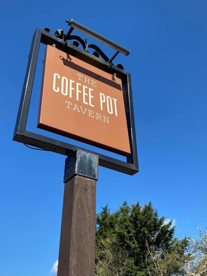 مبيت وإفطار Potterspury The Coffee Pot Tavern المظهر الخارجي الصورة